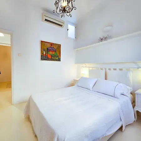 Nikis Town Lejlighed