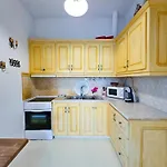 Nikis Town Apartament *